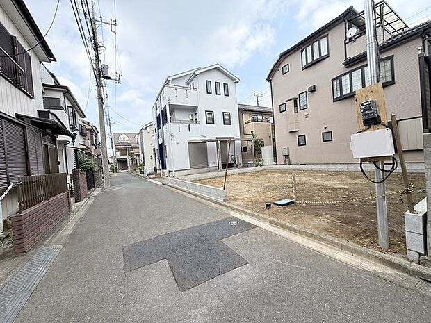 戸建てが立ち並ぶ静かな住宅街。四季折々の移り変わりを感じながら自然と楽しみ、暮らす、そんな毎日を日々の中で感じられる住環境