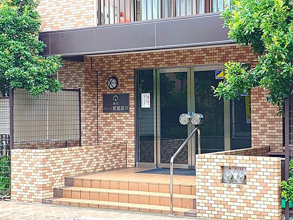 建物も植栽も、管理人さんによって綺麗に整備されております。