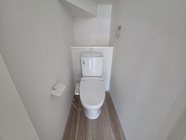 1.2階にそれぞれトレイがございます。朝の混雑時に分散して利用できるほか、ゲスト用としても使い分けることもできます。