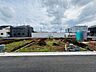 外観：前面道路は広く、駐車がしやすいです。 