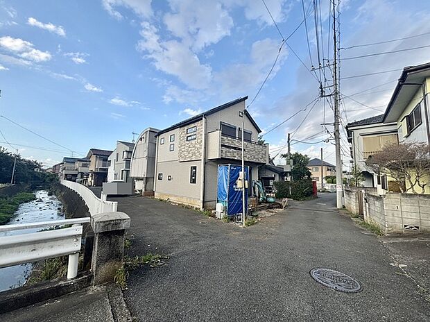 南道路接道のため、日当たりも確保できます。