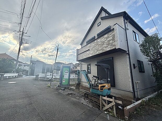 カースペースは1台駐車できます。車庫の出し入れのしやすさなど、実際に現地にてご確認ください。