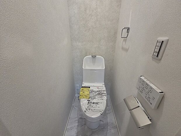 1.2階にそれぞれトレイがございます。朝の混雑時に分散して利用できるほか、ゲスト用としても使い分けることもできます。