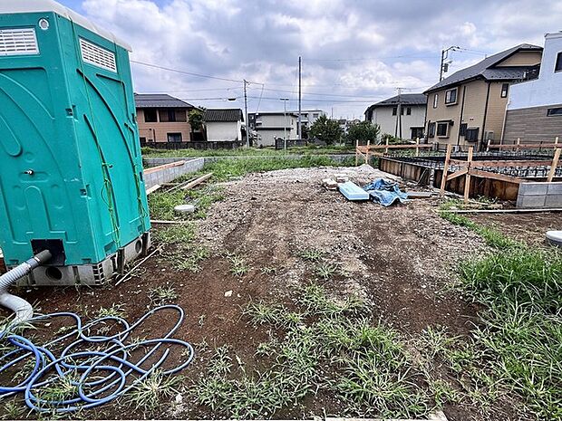 セカンドカーや来客時にも便利なカースペース2台分ございます。