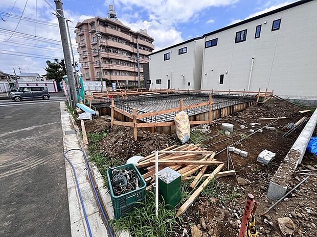 建築中 建物完成は令和8年10月下旬予定