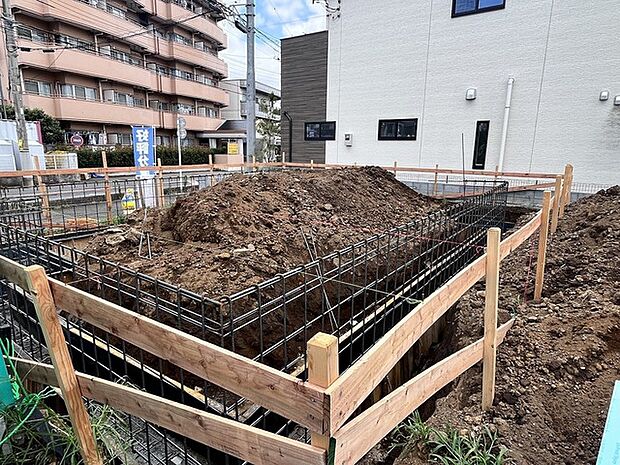 建築中です　建物完成は令和8年10月下旬予定