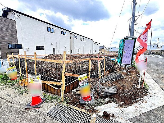 カースペースは1台駐車できます。車庫の出し入れのしやすさなど、実際に現地にてご確認ください。