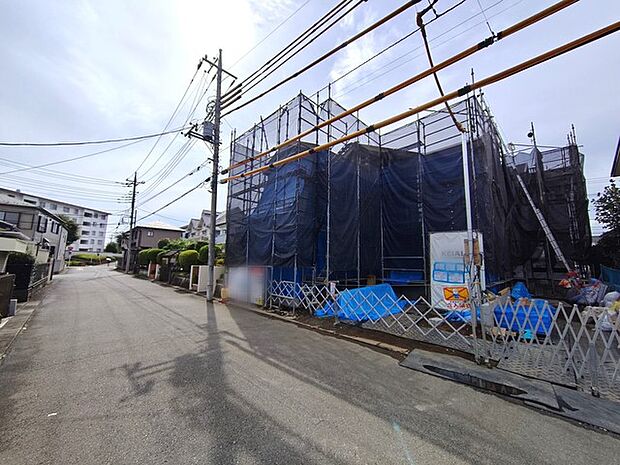 6m幅員の道路に面しておりお車の運転が苦手な方でも安心して出入りいただけます。