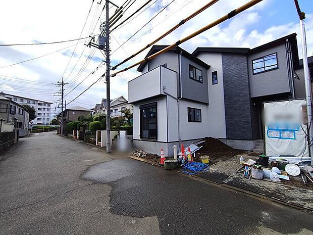 6m幅員の道路に面しておりお車の運転が苦手な方でも安心して出入りいただけます。