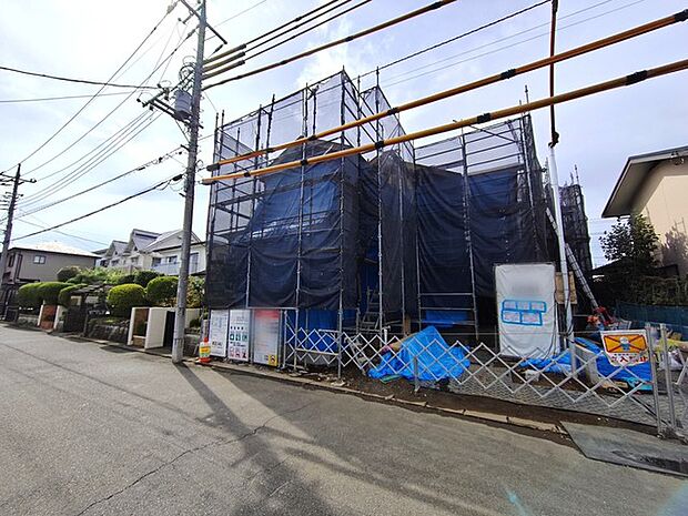 セカンドカーや来客時にも便利なカースペース2台分ございます。
