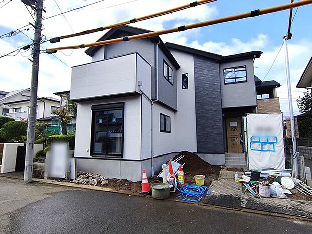 戸建てが立ち並ぶ静かな住宅街。四季折々の移り変わりを感じながら自然と楽しみ、暮らす、そんな毎日を日々の中で感じられる住環境