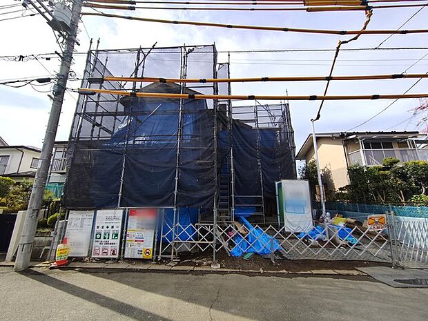 南道路に面しており日中もたくさんの陽が入ります。風通りや周辺環境など実際に現地にてご確認ください。