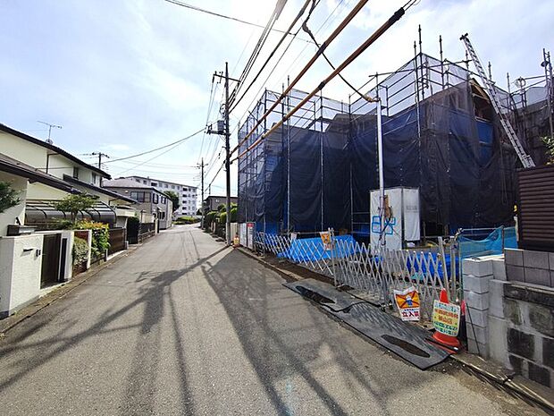 セカンドカーや来客時にも便利なカースペース2台分ございます。 