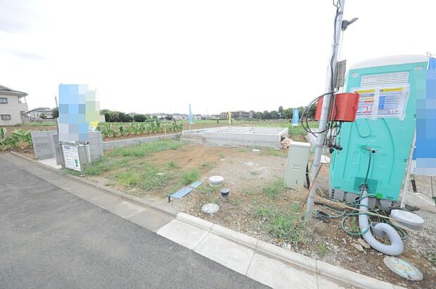 セカンドカーや来客時にも便利なカースペース2台分ございます。