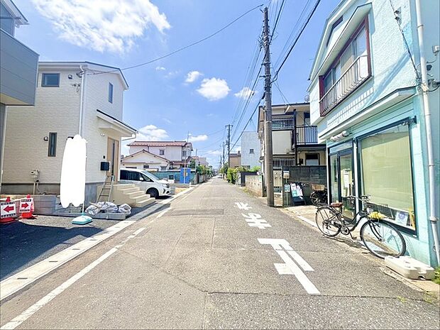 6m幅員の道路に面しておりお車の運転が苦手な方でも安心して出入りいただけます。