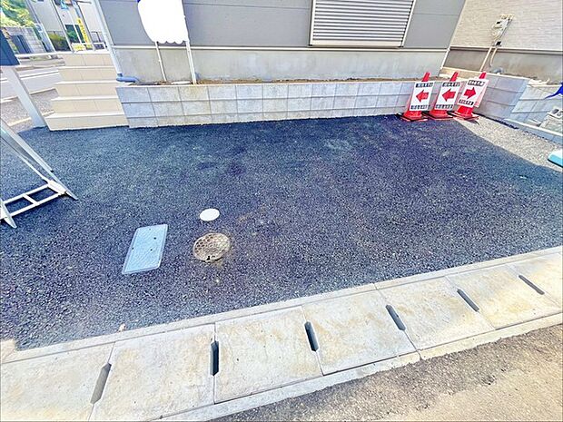 カースペースは1台駐車できます。車庫の出し入れのしやすさなど、実際に現地にてご確認ください。