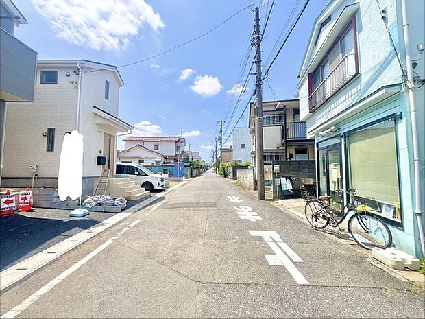 6m幅員の道路に面しておりお車の運転が苦手な方でも安心して出入りいただけます。