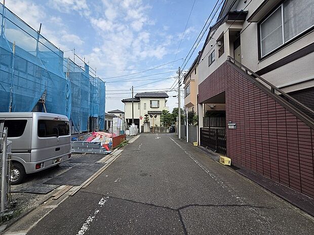 戸建てが立ち並ぶ静かな住宅街。四季折々の移り変わりを感じながら自然と楽しみ、暮らす、そんな毎日を日々の中で感じられる住環境