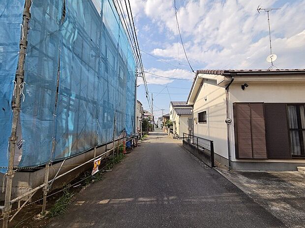 戸建てが立ち並ぶ静かな住宅街。四季折々の移り変わりを感じながら自然と楽しみ、暮らす、そんな毎日を日々の中で感じられる住環境