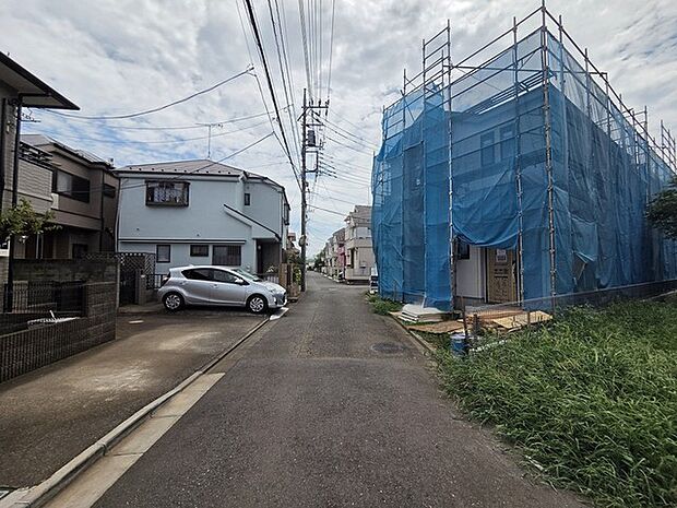 戸建てが立ち並ぶ静かな住宅街。四季折々の移り変わりを感じながら自然と楽しみ、暮らす、そんな毎日を日々の中で感じられる住環境