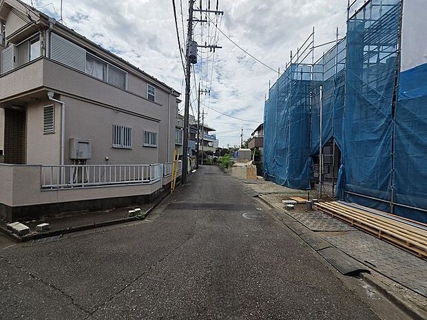 戸建てが立ち並ぶ静かな住宅街。四季折々の移り変わりを感じながら自然と楽しみ、暮らす、そんな毎日を日々の中で感じられる住環境 