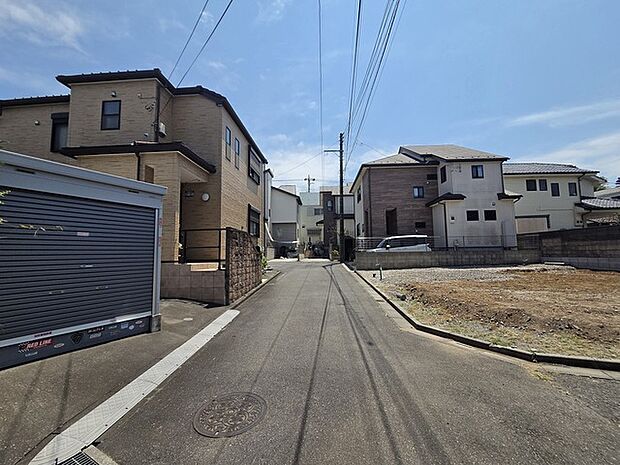 戸建てが立ち並ぶ静かな住宅街。四季折々の移り変わりを感じながら自然と楽しみ、暮らす、そんな毎日を日々の中で感じられる住環境