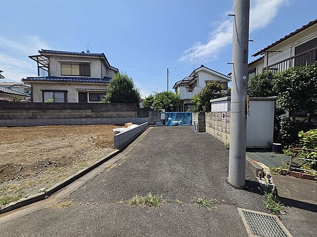 戸建てが立ち並ぶ静かな住宅街。四季折々の移り変わりを感じながら自然と楽しみ、暮らす、そんな毎日を日々の中で感じられる住環境