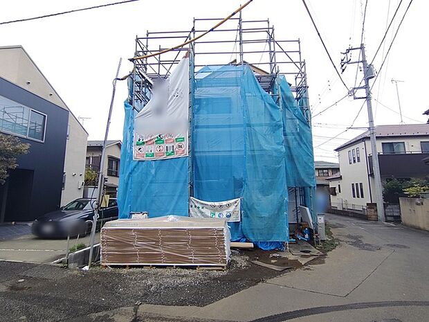 カースペースは1台駐車できます。車庫の出し入れのしやすさなど、実際に現地にてご確認ください。