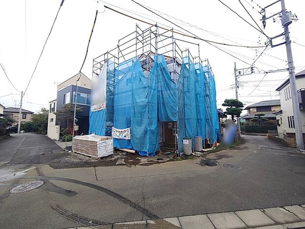 戸建てが立ち並ぶ静かな住宅街。四季折々の移り変わりを感じながら自然と楽しみ、暮らす、そんな毎日を日々の中で感じられる住環境