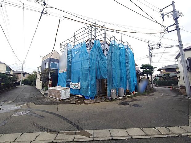 戸建てが立ち並ぶ静かな住宅街。四季折々の移り変わりを感じながら自然と楽しみ、暮らす、そんな毎日を日々の中で感じられる住環境