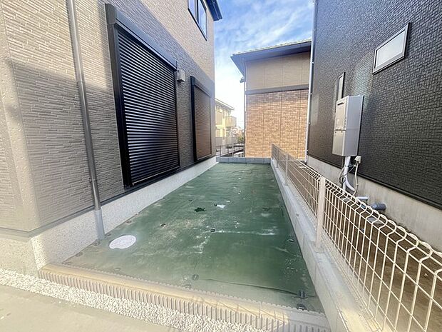 戸建てならではのお庭スペース。BBQやガーデニング、お子様のプールなど、、、、様々な楽しみ方ができるプライベート空間。ご家族皆さままで思いっきりお楽しみください。