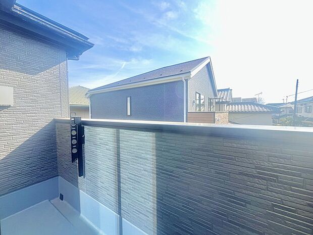 窓から眺める風景は一日の疲れを癒すヒーリングを奏でる、心地の良い時間を演出してくれます。室内も重要ですが、周りの環境もマイホーム選びの大事なポイント