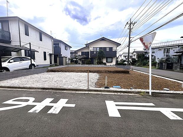 南道路と東道路に面しており日中もたくさんの陽が入ります。風通りや周辺環境など実際に現地にてご確認ください。 
