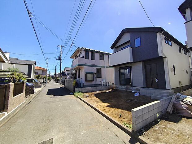 セカンドカーや来客時にも便利なカースペース2台分ございます。
