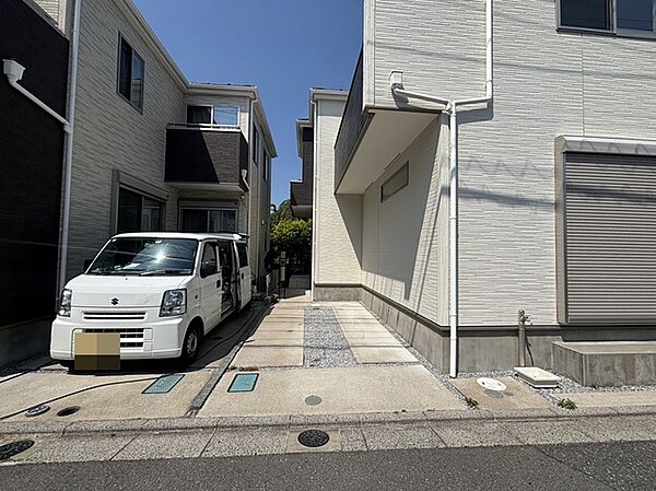 カースペースは1台駐車できます。車庫の出し入れのしやすさなど、実際に現地にてご確認ください。