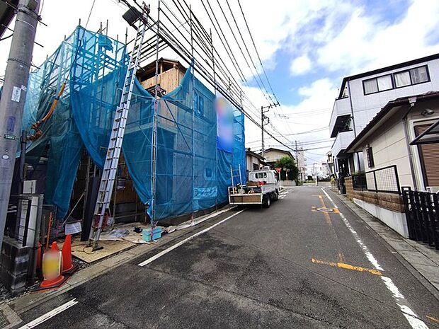 6m幅員の道路に面しておりお車の運転が苦手な方でも安心して出入りいただけます。