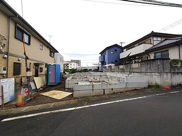 カースペースは1台駐車できます。車庫の出し入れのしやすさなど、実際に現地にてご確認ください。 