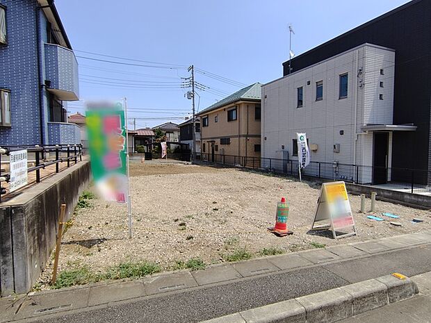 戸建てが立ち並ぶ静かな住宅街。四季折々の移り変わりを感じながら自然と楽しみ、暮らす、そんな毎日を日々の中で感じられる住環境