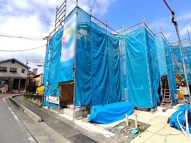 カースペースは1台駐車できます。車庫の出し入れのしやすさなど、実際に現地にてご確認ください。