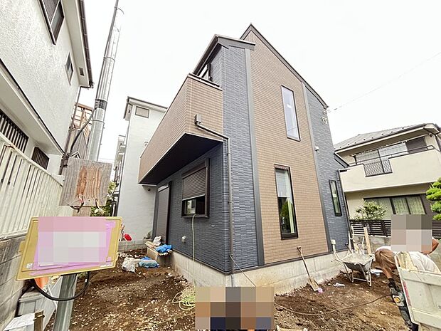 周囲の景色と調和する、シンプルで飽きのこない外観デザイン。確かな存在感を感じさせます