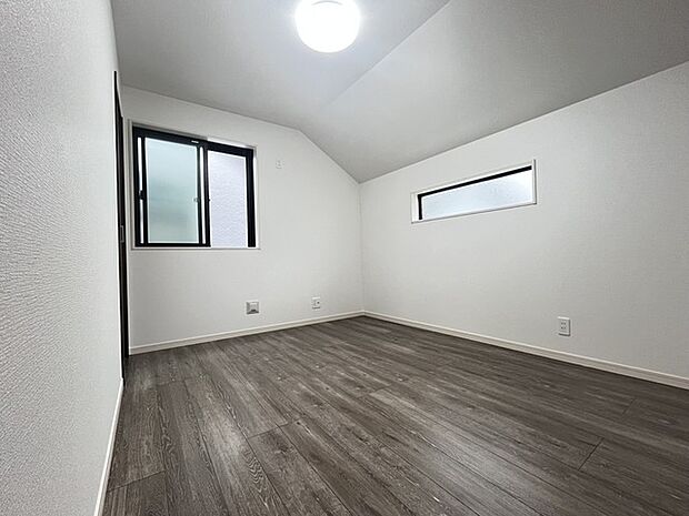 今からここを誰のお部屋にしようか、そんな洋室。大きさは〇〇帖です。 