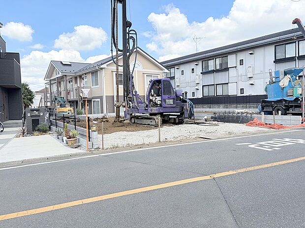 セカンドカーや来客時にも便利なカースペース2台分ございます。 