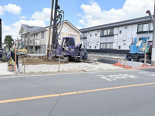 南道路に面しており日中もたくさんの陽が入ります。風通りや周辺環境など実際に現地にてご確認ください。 