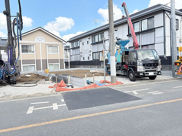 戸建てが立ち並ぶ静かな住宅街。四季折々の移り変わりを感じながら自然と楽しみ、暮らす、そんな毎日を日々の中で感じられる住環境