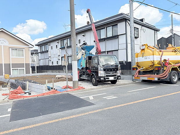 南道路に面しており日中もたくさんの陽が入ります。風通りや周辺環境など実際に現地にてご確認ください。