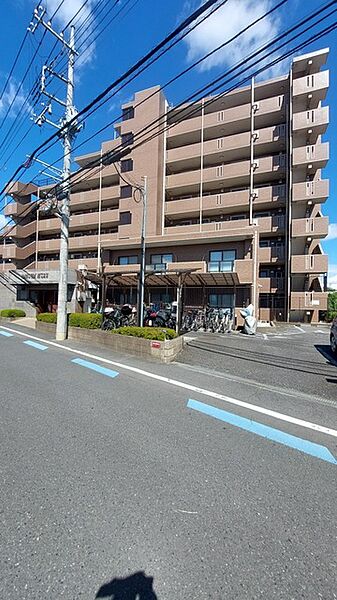 商業施設が徒歩圏内に充実、日々のお買い物も安心な環境です。