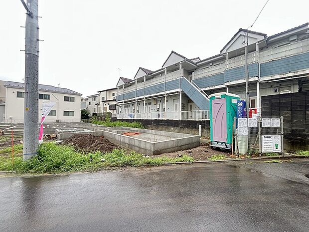 6m幅員の道路に面しておりお車の運転が苦手な方でも安心して出入りいただけます。 