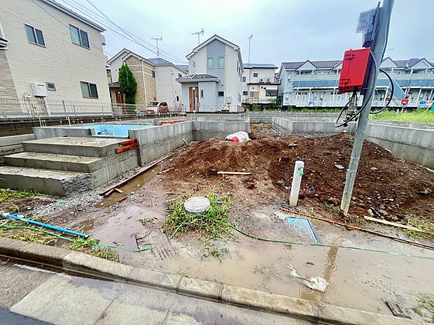 カースペースは1台駐車できます。車庫の出し入れのしやすさなど、実際に現地にてご確認ください。 