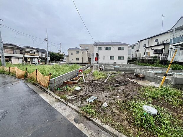 カースペースは1台駐車できます。車庫の出し入れのしやすさなど、実際に現地にてご確認ください。