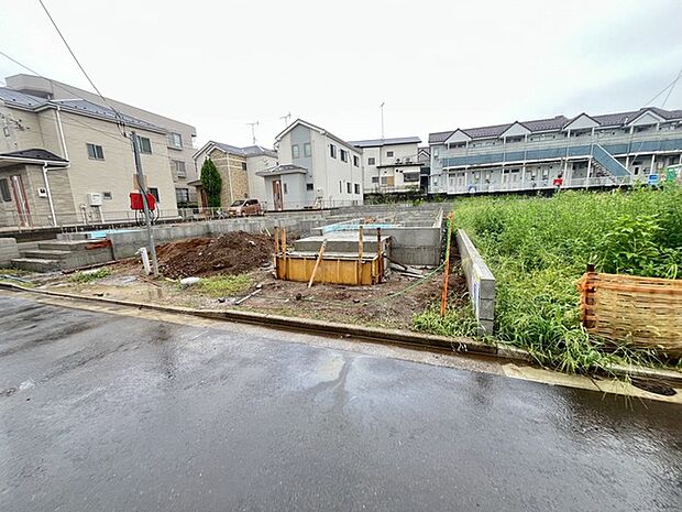 窓から眺める風景は一日の疲れを癒すヒーリングを奏でる、心地の良い時間を演出してくれます。室内も重要ですが、周りの環境もマイホーム選びの大事なポイント 